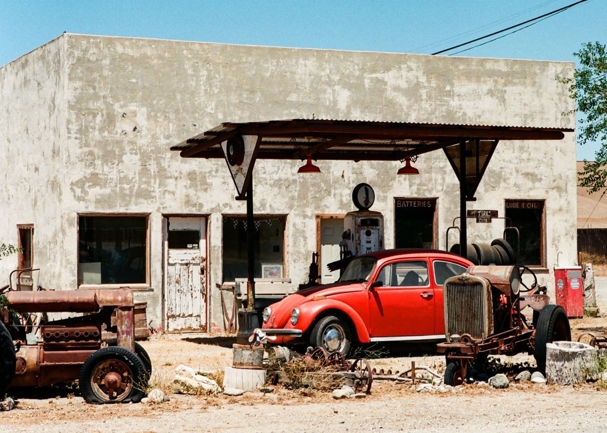 000367470001.jpg Service station